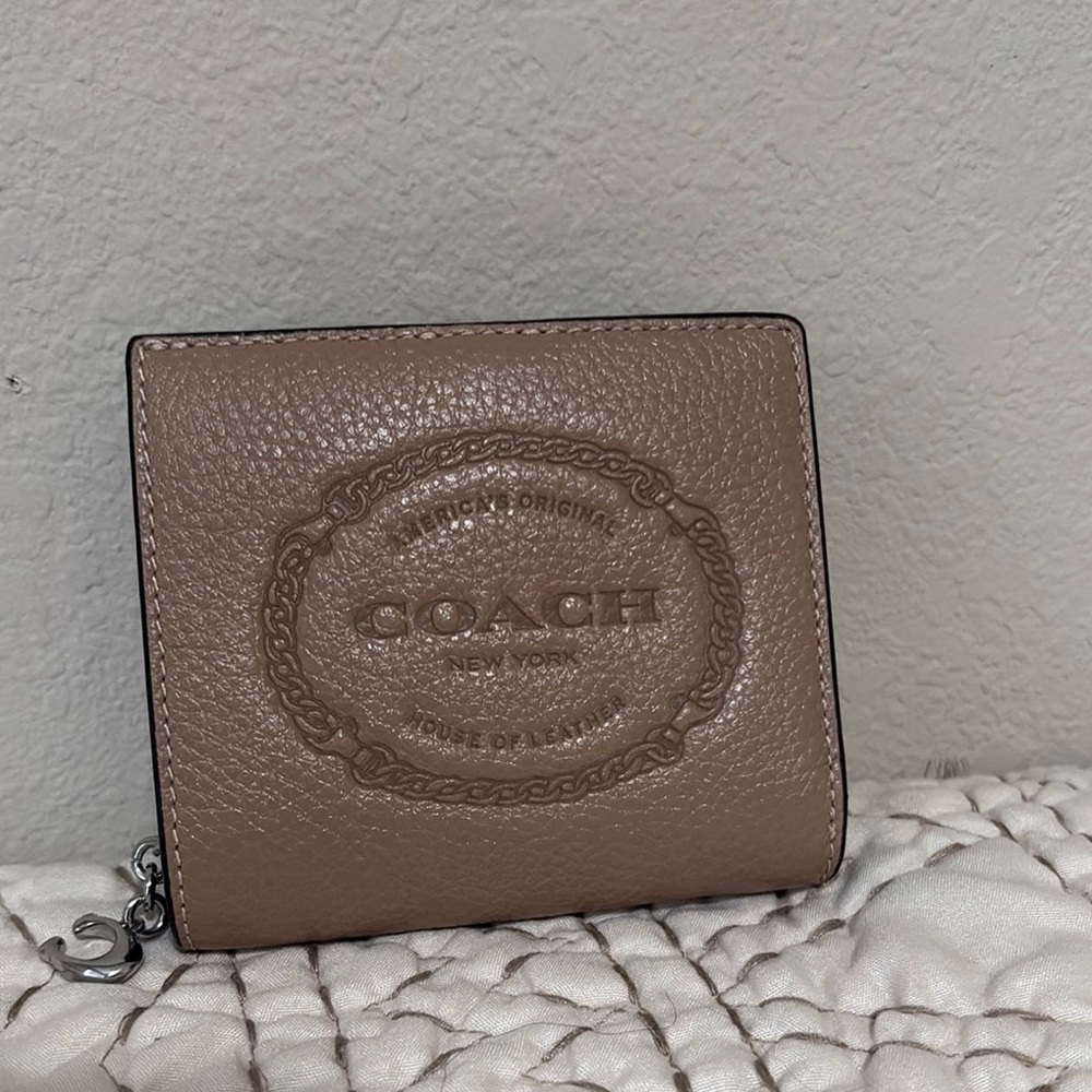 🌼🌼New Coach Brown Leather Wallet with burgundy interior